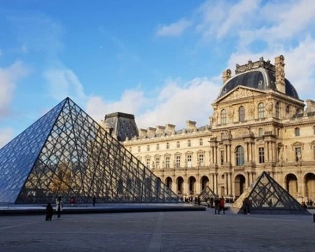 След наводнение в Лувъра: Повредени са стотици ценни книги и трудове