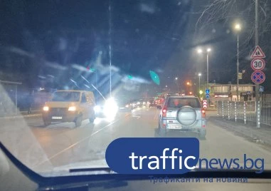 Сериозен хаос и огромни задръствания блокираха кръстовището на ул Царевец