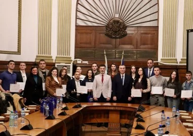 Наградиха млади доброволци, спасяввали диви животни при горските пожари през 2025 г.