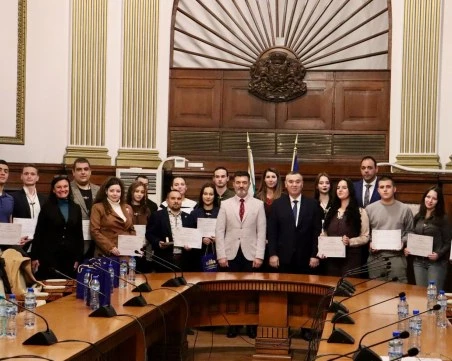 Наградиха млади доброволци, спасяввали диви животни при горските пожари през 2025 г.