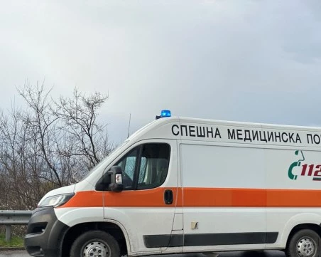 Пешеходец е в тежко състояние, след като автомобил го отнесе на път край Пловдив