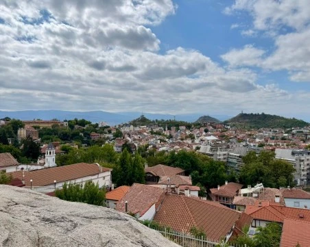 Предимно слънчево ще е днес в Пловдив