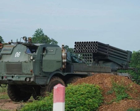 Примирието пропадна: Тайланд атакува Камбоджа