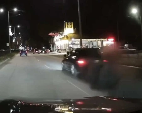 Шофьори попаднаха в капана на гъста черна завеса, ауди опуши асеновградски булевард ВИДЕО