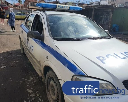 Жител на Столипиново се напи жестоко, изкърти си дограмата и я изхвърли върху автомобили