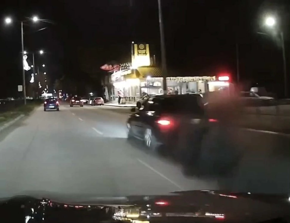 Шофьори попаднаха в капана на гъста черна завеса, ауди опуши асеновградски булевард ВИДЕО