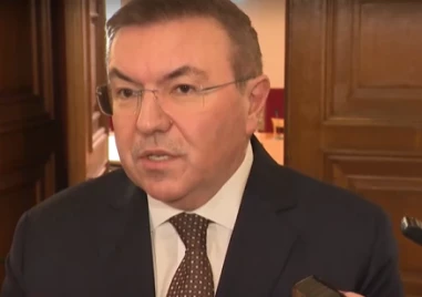 Костадин Ангелов: Възнагражденията за младите лекари ще бъдат осигурени