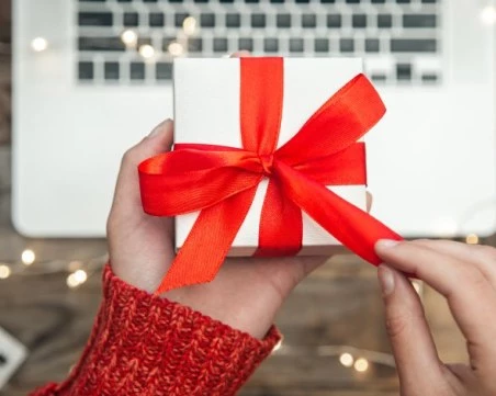 Коледни бонуси и 13-а заплата: Как фирмите в България стимулират служителите си