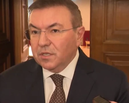 Костадин Ангелов: Възнагражденията за младите лекари ще бъдат осигурени