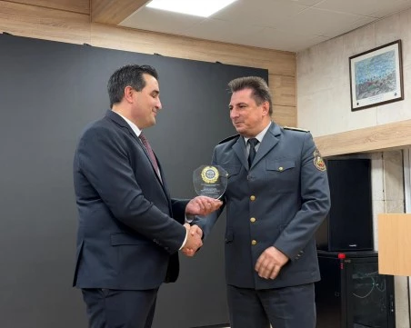 Наградиха директора на пожарната в Пазарджик