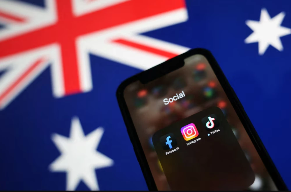 В Австралия влезе в сила забрана за използване на социалните мрежи от деца