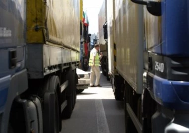 Десетки километри опашка от тирове по магистрала Марица край Свиленград