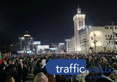 Протестът в Пловдив се премести на площада пред Международния панаир
