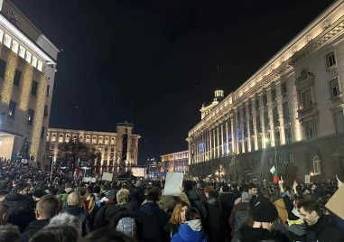 С изпълнение на българския химн приключи протестът срещу правителството в центъра на София