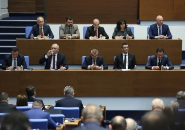 Народното събрание обсъжда шестия вот на недоверие срещу кабинета Желязков