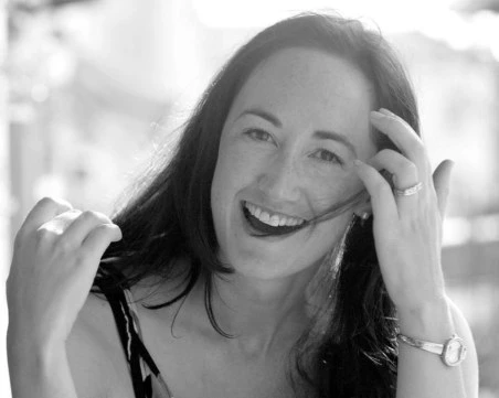 Почина писателката Софи Кинсела