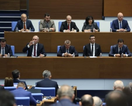 Шестият вот на недоверие: Как протичат дебатите в парламента