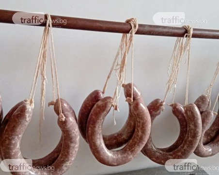 Внасяме по-голямата част от месото си, но през декември в пловдивските села мирише на домашни суджуци