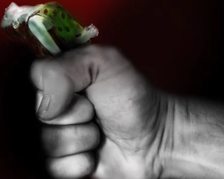 Задържаха мъж, многократно пребивал, душил, и опитал да убие приятелката си