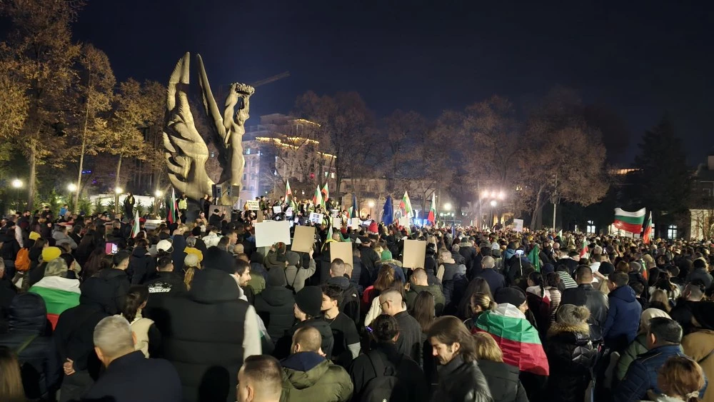 Хиляди на протест в Пловдив, искат оставка на правителството