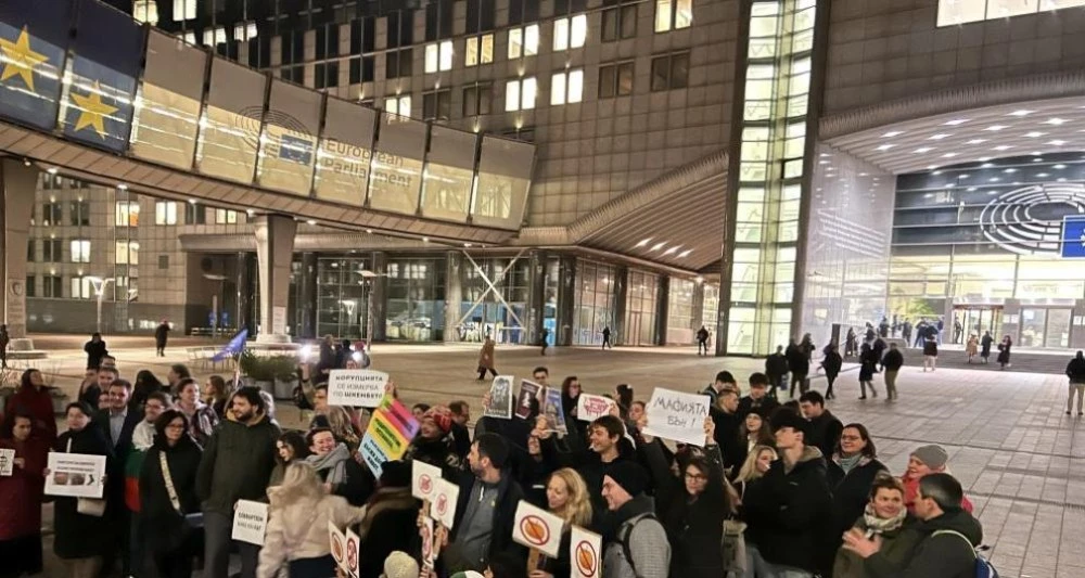 Протест зад граница: Сънародници в чужбина също поискаха оставката на правителството