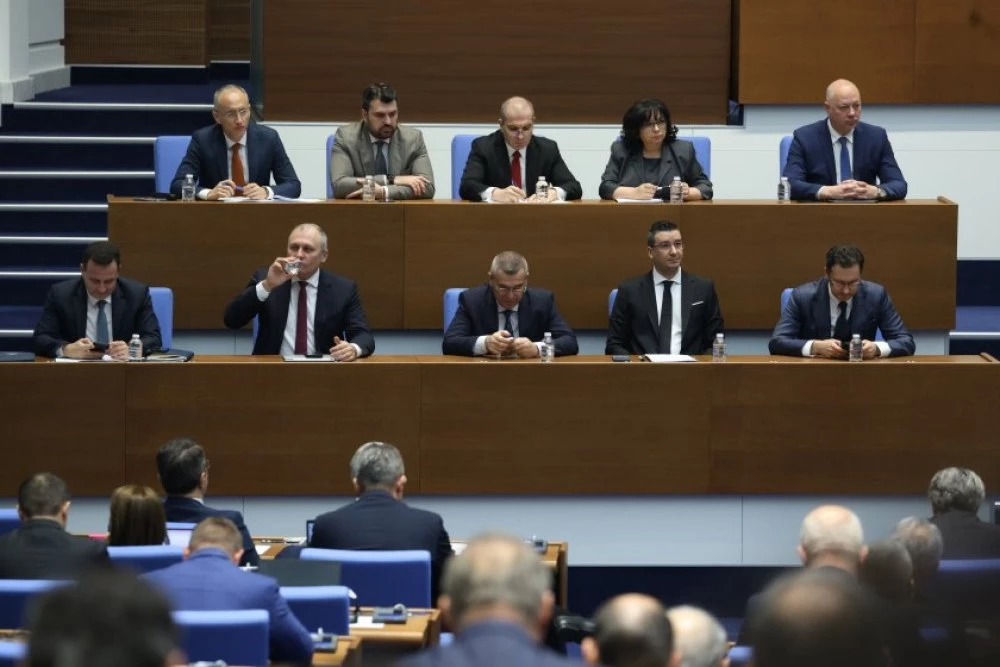 Шестият вот на недоверие: Как протичат дебатите в парламента