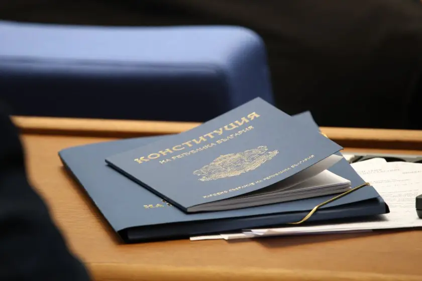 Конституцията задължава Министерски съвет дори и в оставка да изпълнява