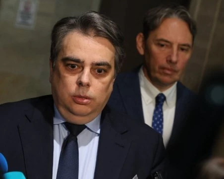 Асен Василев: Оставка веднага, Борисов да не чака Нова година