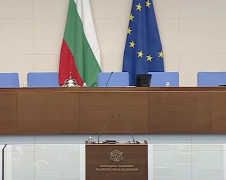 Фалстарт: Гласуването на вота на недоверие започна с почивка