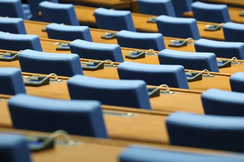 Депутатите гласуват днес вота на недоверие