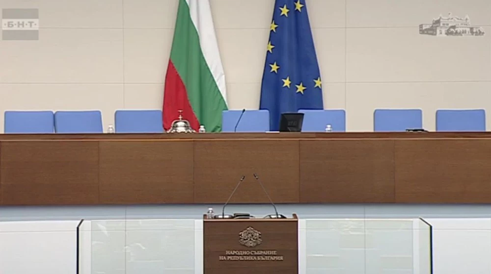 Фалстарт: Гласуването на вота на недоверие започна с почивка