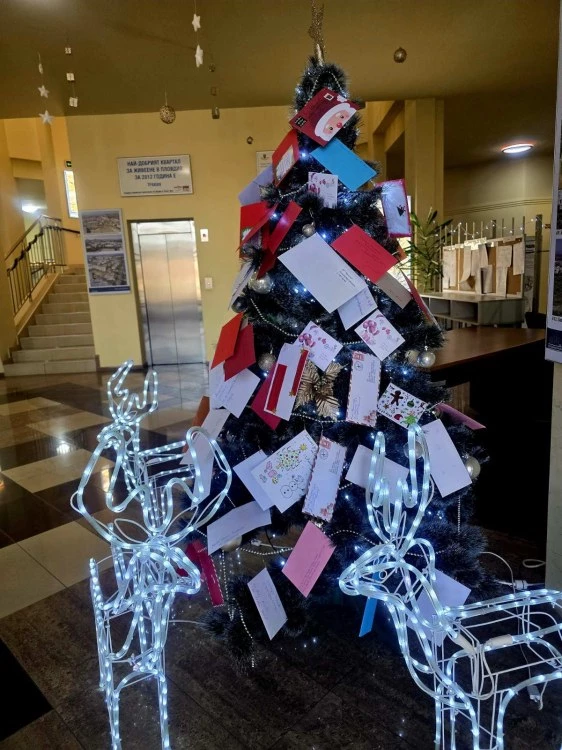 Инициативата „Стани Дядо Коледа за един ден - зарадвай дете в нужда 3