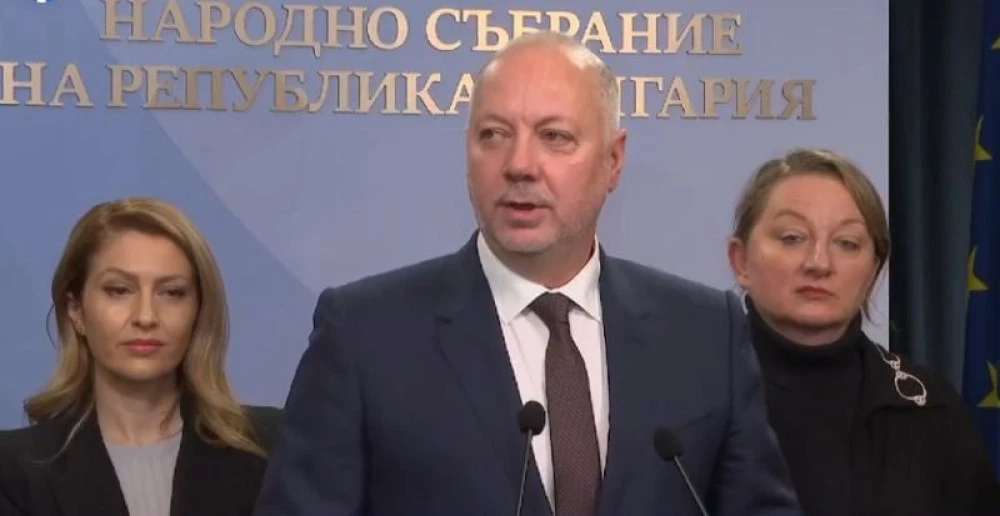 Росен Желязков: Чухме гласа на хората, правителството подава оставка