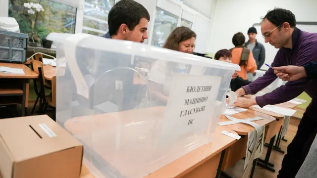 При избори днес: 6 партии в Парламента, ГЕРБ са първи, но със спад. Втори са ПП-ДБ