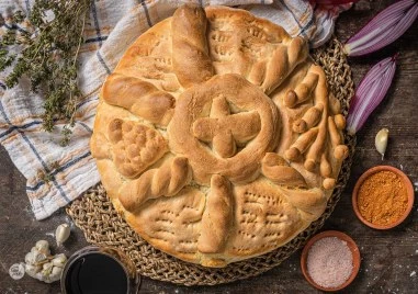 На Бъдни вечер трапезата събира цялото семейство а постната питка