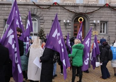 Минути преди началото на заседанието на Народното събрание в което