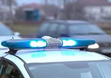 Задържаха началника и двама служители на Пето районно управление в