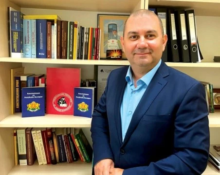 Каква е процедурата по Конституция след оставката на кабинета