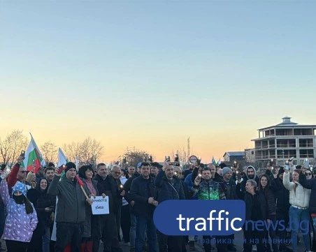 Протестиращи затвориха Околовръстното на Пловдив - настояват: Удвояване, а дотогава без мантинели