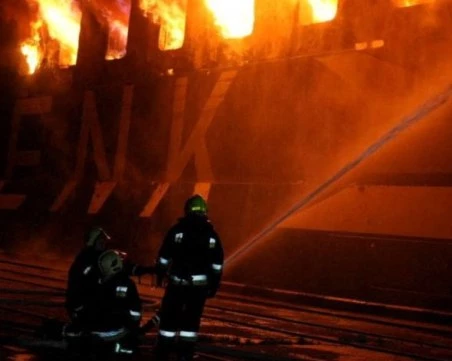 Русия удари с дрон край Одеса - гори кораб с цивилни