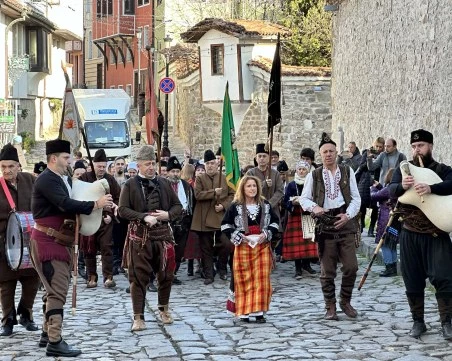 Устабашията отсече: 