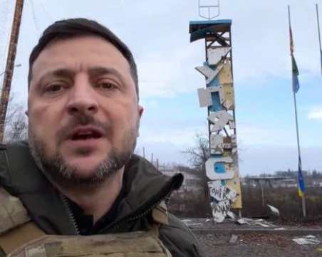 Зеленски посети фронтовия град Купянск