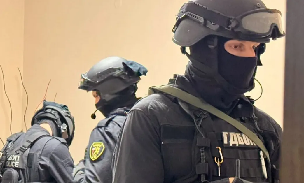 Разбиха организирана група с измамни кол центрове в София