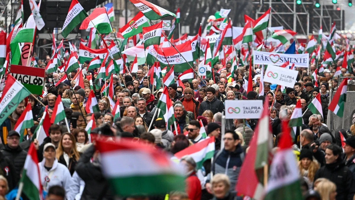 Скандал с педофилия изведе хилди унгарци на протест