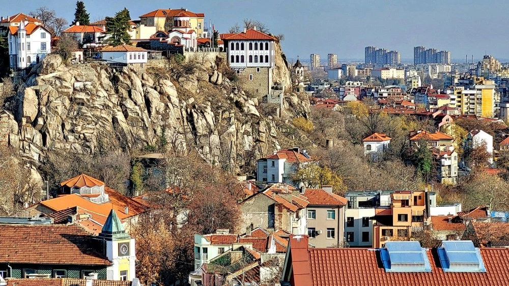 Слънчево, но хладно ще е днес в Пловдив