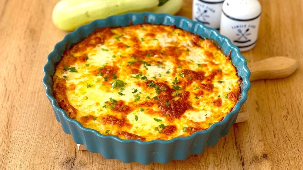 Сочен огретен от тиквички с много кашкавал