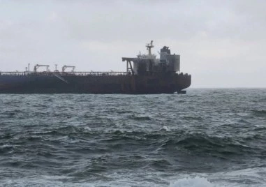 Авариралият танкер Кайрос край Ахтопол получи 5 тонен морски генератор Преди