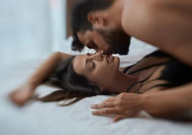 Обикновено свързваме секса с интимност удоволствие и емоционална близост Но