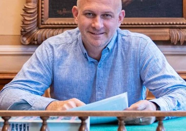 Министърът на културата в оставка Мариан Бачев е напът да