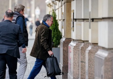 Специалният пратеник на САЩ и зетят на Тръмп пристигнаха в Берлин за разговори за Украйна